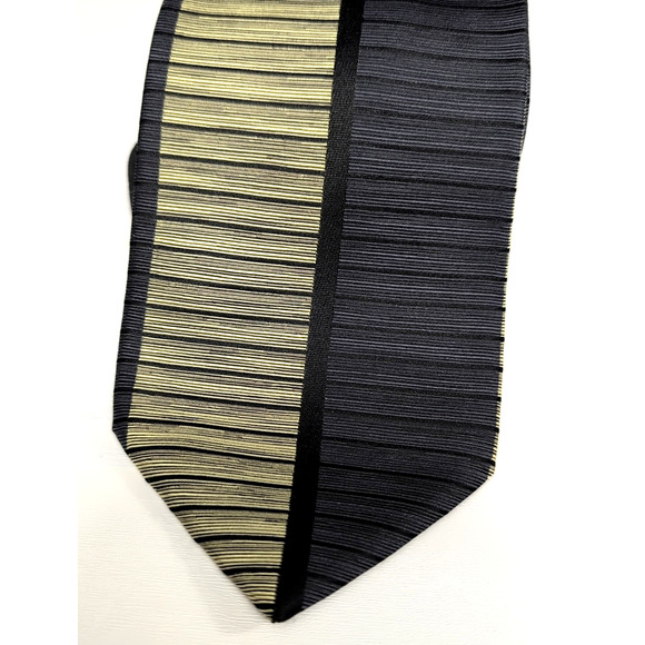 JHANE BARNES Platinum Mens 100% Silk tie JAPAN Geometric Black/Gold 58.50 x 3.75 - Picture 3 of 10
